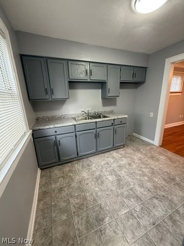 52 Meadowbrook Avenue, Boardman, OH 44512