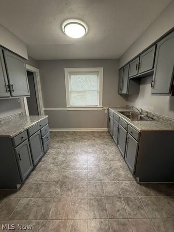 52 Meadowbrook Avenue, Boardman, OH 44512