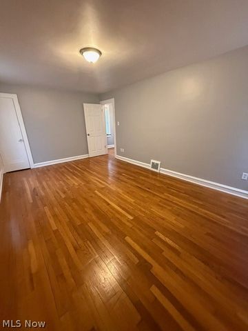 52 Meadowbrook Avenue, Boardman, OH 44512