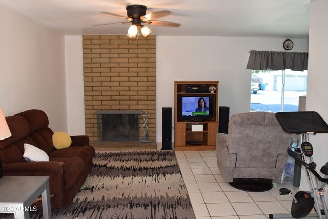 2320 W WALTANN Lane, Phoenix, AZ 85023