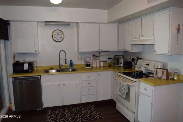 2320 W WALTANN Lane, Phoenix, AZ 85023