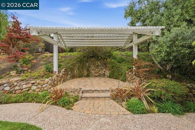 1009 Rolling Woods Way, Concord, CA 94521