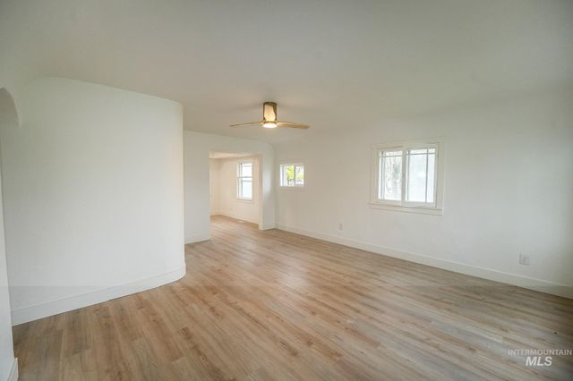 124 Maple St, Nampa, ID 83686