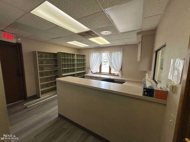 25650 Kelly Road, Roseville, MI 48066