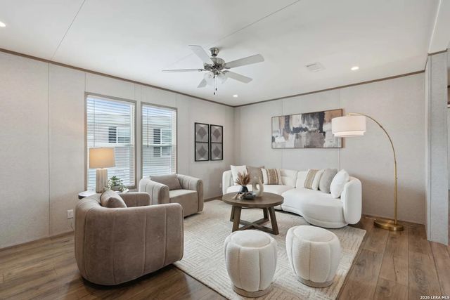 136 Parkview, Floresville, TX 78114