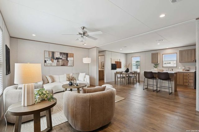 136 Parkview, Floresville, TX 78114