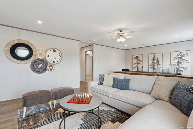 136 Parkview, Floresville, TX 78114