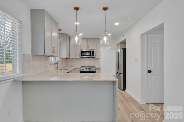 7404 Shadowlake Drive, Charlotte, NC 28226