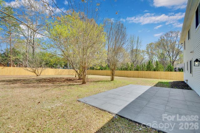 7404 Shadowlake Drive, Charlotte, NC 28226