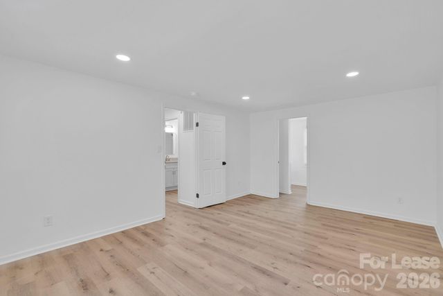 7404 Shadowlake Drive, Charlotte, NC 28226