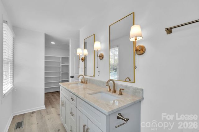 7404 Shadowlake Drive, Charlotte, NC 28226