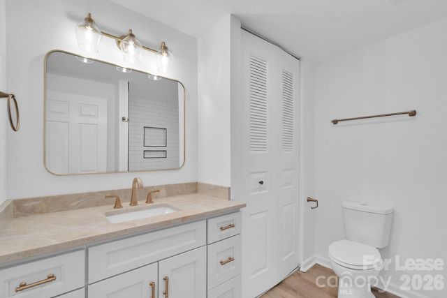 7404 Shadowlake Drive, Charlotte, NC 28226