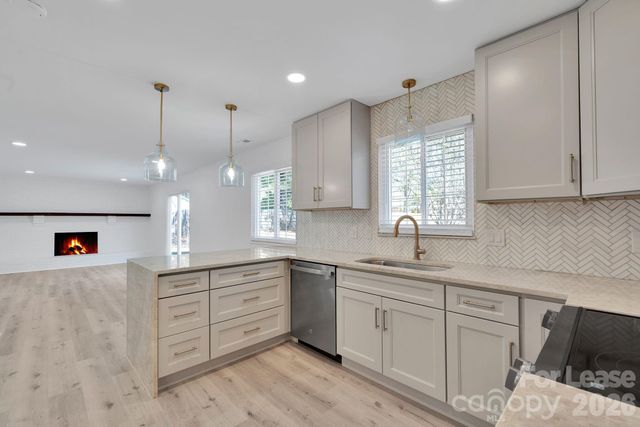 7404 Shadowlake Drive, Charlotte, NC 28226