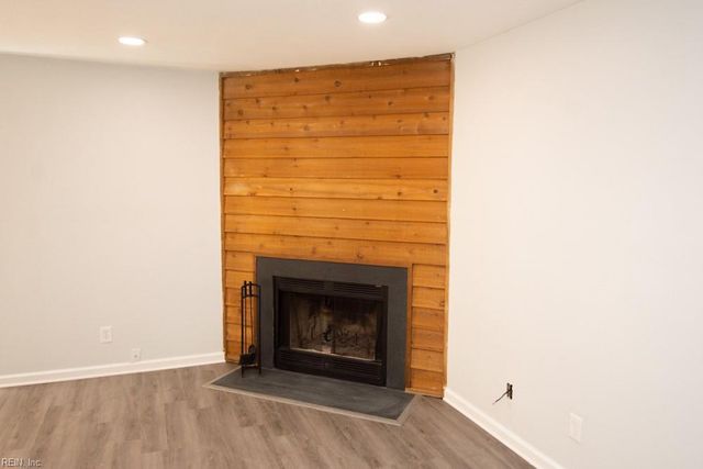 500 Barberton Dr Apt 101, Virginia Beach, VA 23451