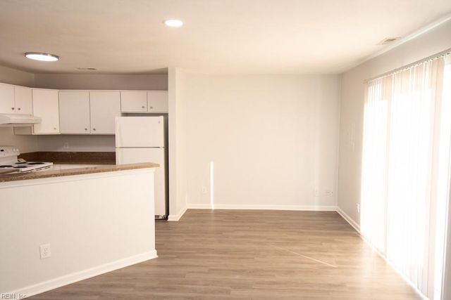 500 Barberton Dr Apt 101, Virginia Beach, VA 23451