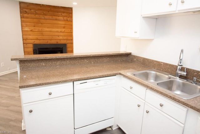 500 Barberton Dr Apt 101, Virginia Beach, VA 23451