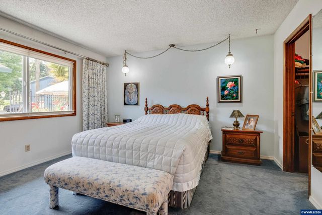 30248 S Barlow Rd, Hubbard, OR 97032