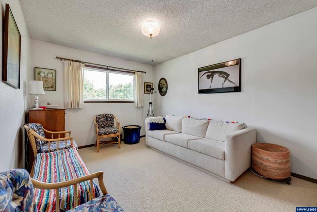 30248 S Barlow Rd, Hubbard, OR 97032
