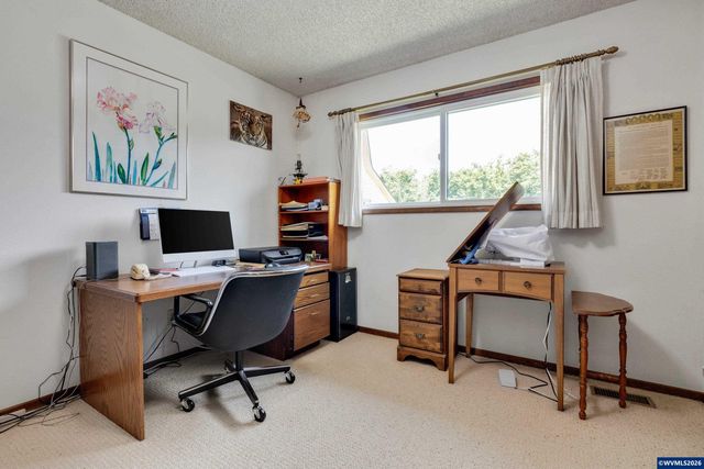 30248 S Barlow Rd, Hubbard, OR 97032
