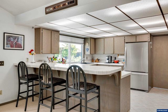 30248 S Barlow Rd, Hubbard, OR 97032