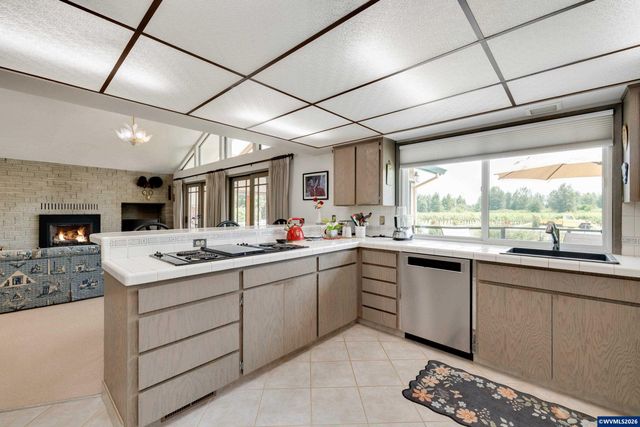 30248 S Barlow Rd, Hubbard, OR 97032