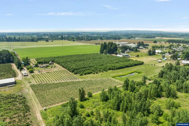 30248 S Barlow Rd, Hubbard, OR 97032