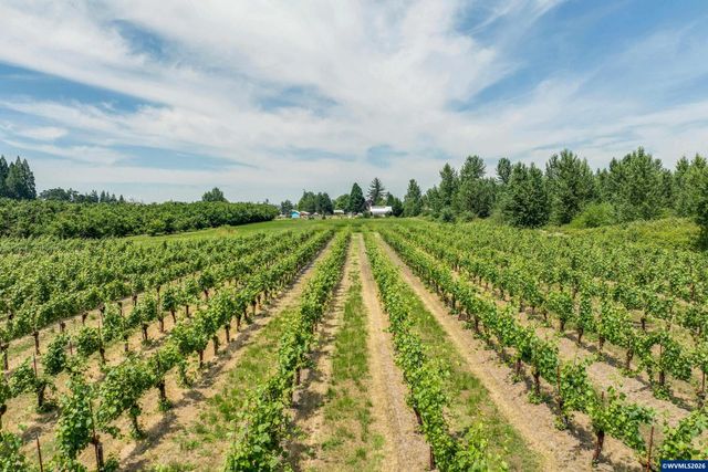 30248 S Barlow Rd, Hubbard, OR 97032