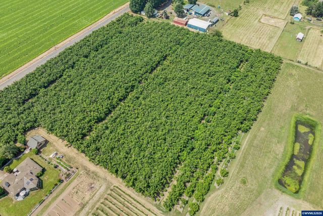 30248 S Barlow Rd, Hubbard, OR 97032