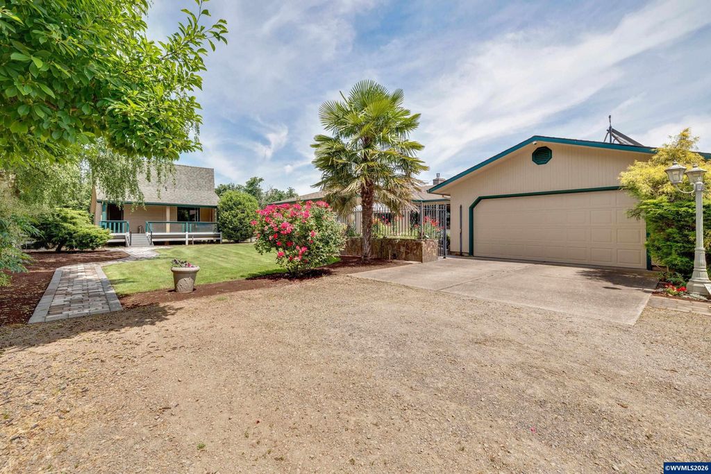 30248 S Barlow Rd, Hubbard, OR 97032