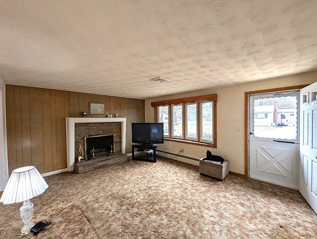 55 Crestwood Circle, Salem, NH 03079