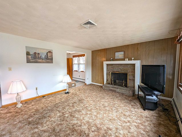 55 Crestwood Circle, Salem, NH 03079