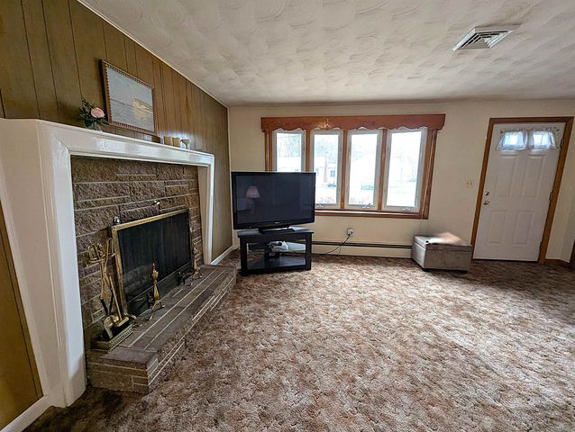 55 Crestwood Circle, Salem, NH 03079