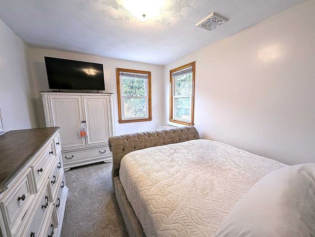 55 Crestwood Circle, Salem, NH 03079