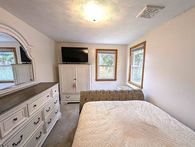 55 Crestwood Circle, Salem, NH 03079