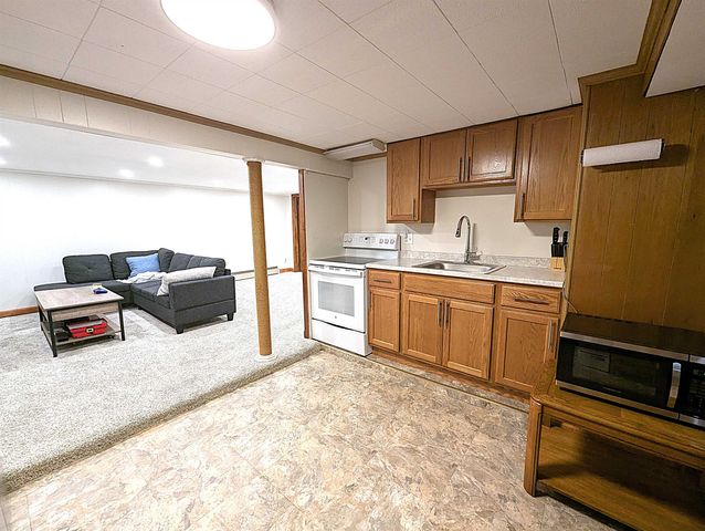 55 Crestwood Circle, Salem, NH 03079