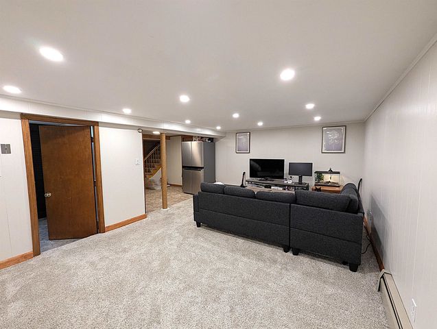 55 Crestwood Circle, Salem, NH 03079