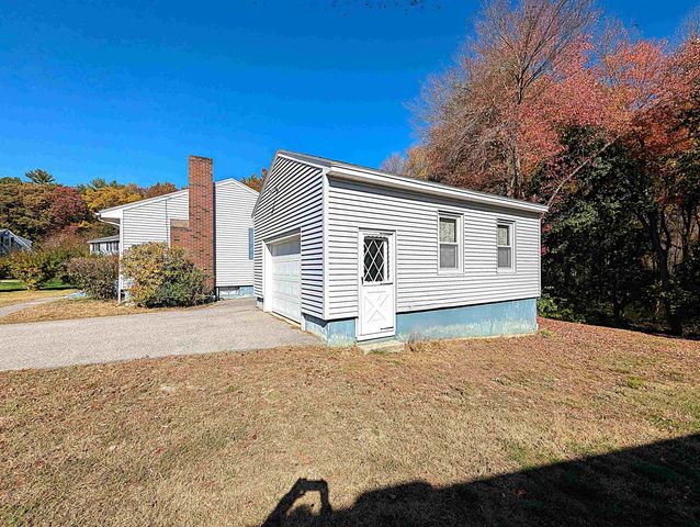 55 Crestwood Circle, Salem, NH 03079