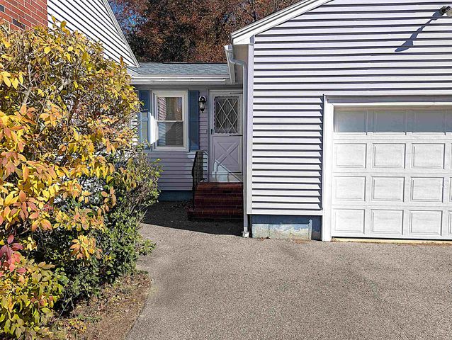 55 Crestwood Circle, Salem, NH 03079
