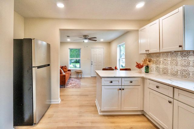 529 S Illinois Avenue, League City, TX 77573