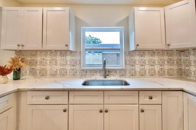 529 S Illinois Avenue, League City, TX 77573
