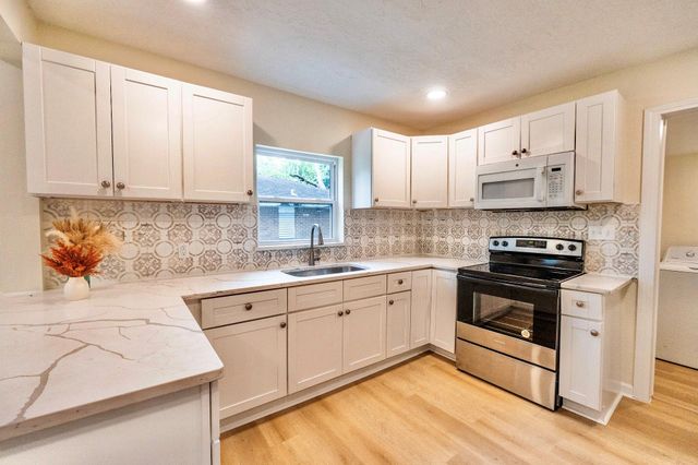 529 S Illinois Avenue, League City, TX 77573