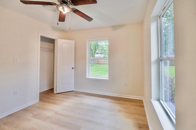 529 S Illinois Avenue, League City, TX 77573
