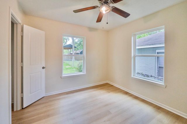 529 S Illinois Avenue, League City, TX 77573