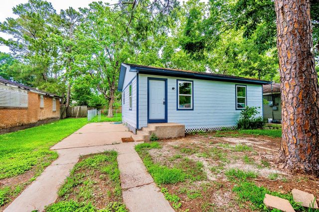 529 S Illinois Avenue, League City, TX 77573