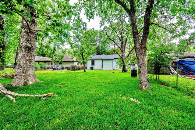 529 S Illinois Avenue, League City, TX 77573