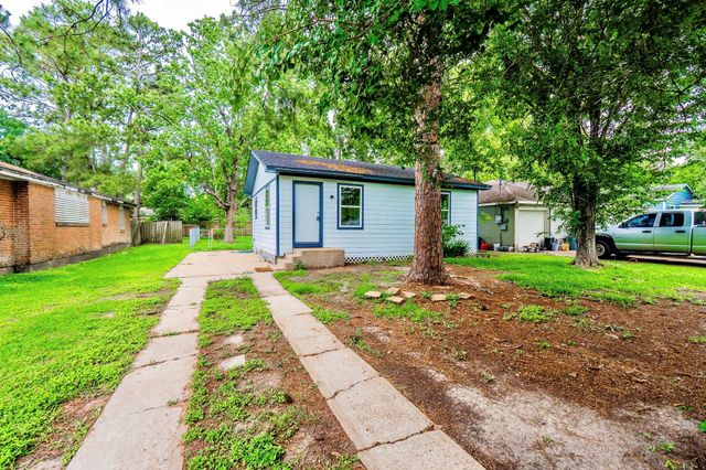 529 S Illinois Avenue, League City, TX 77573