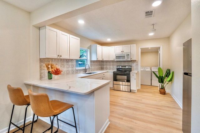 529 S Illinois Avenue, League City, TX 77573