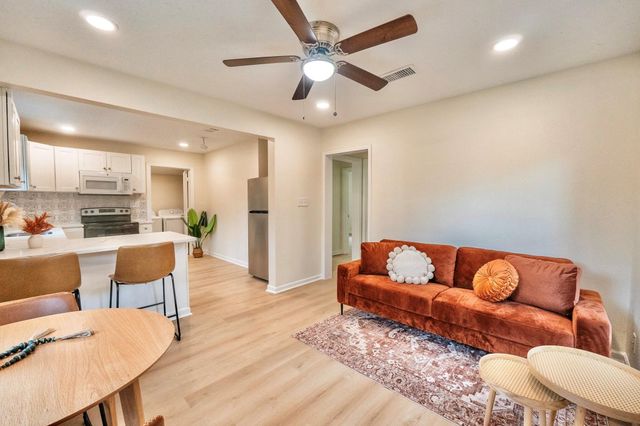 529 S Illinois Avenue, League City, TX 77573