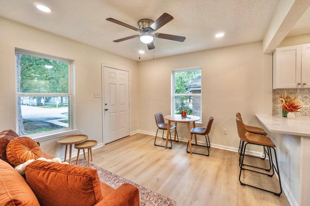 529 S Illinois Avenue, League City, TX 77573