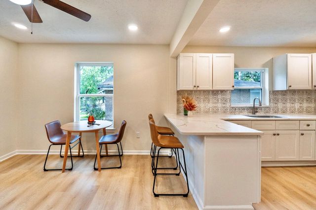 529 S Illinois Avenue, League City, TX 77573